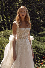 Exquisite Sweetheart A-Line Wedding Dress with Floral Lace and Removable Ribbon Gloves