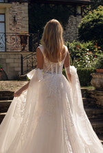 Exquisite Sweetheart A-Line Wedding Dress with Floral Lace and Removable Ribbon Gloves