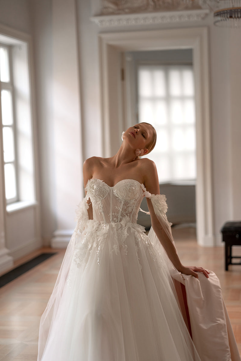 Sweetheart Bodice A-Line Tulle Wedding Dress with 3D Flowers and Removable Wings