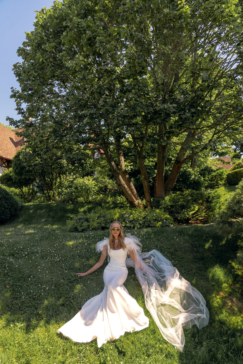 Mermaid Minimalist Wedding Dress with Removable Cape