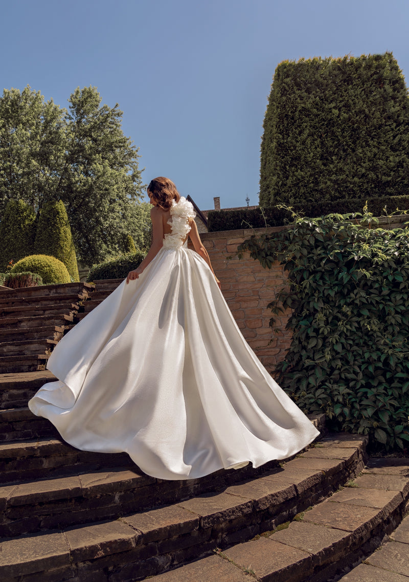 Minimalist Maxi Bridal Dress with Removable Long Train