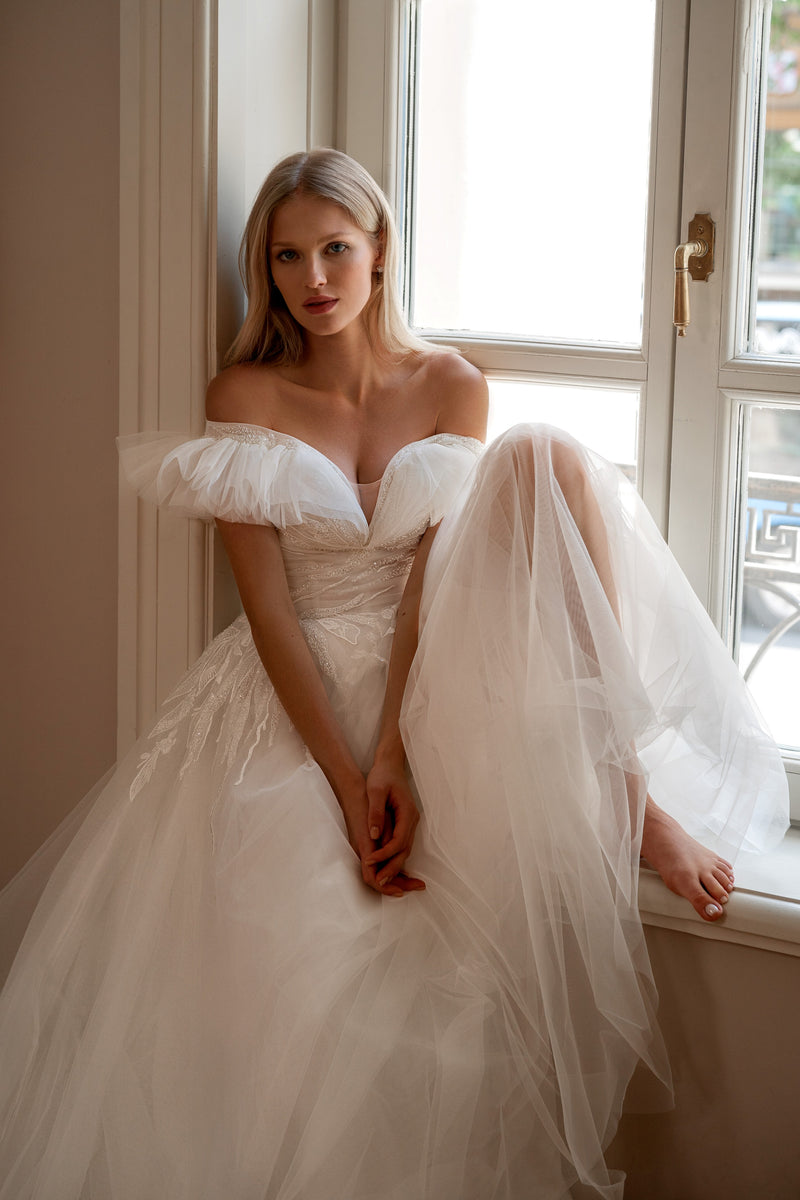 Off-Shoulder A-Line Tulle Wedding Dress