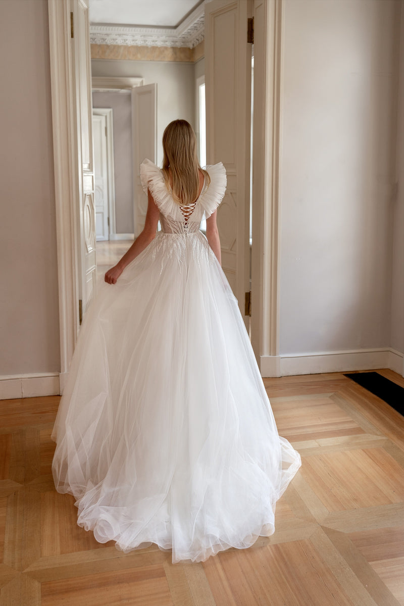 Off-Shoulder A-Line Tulle Wedding Dress