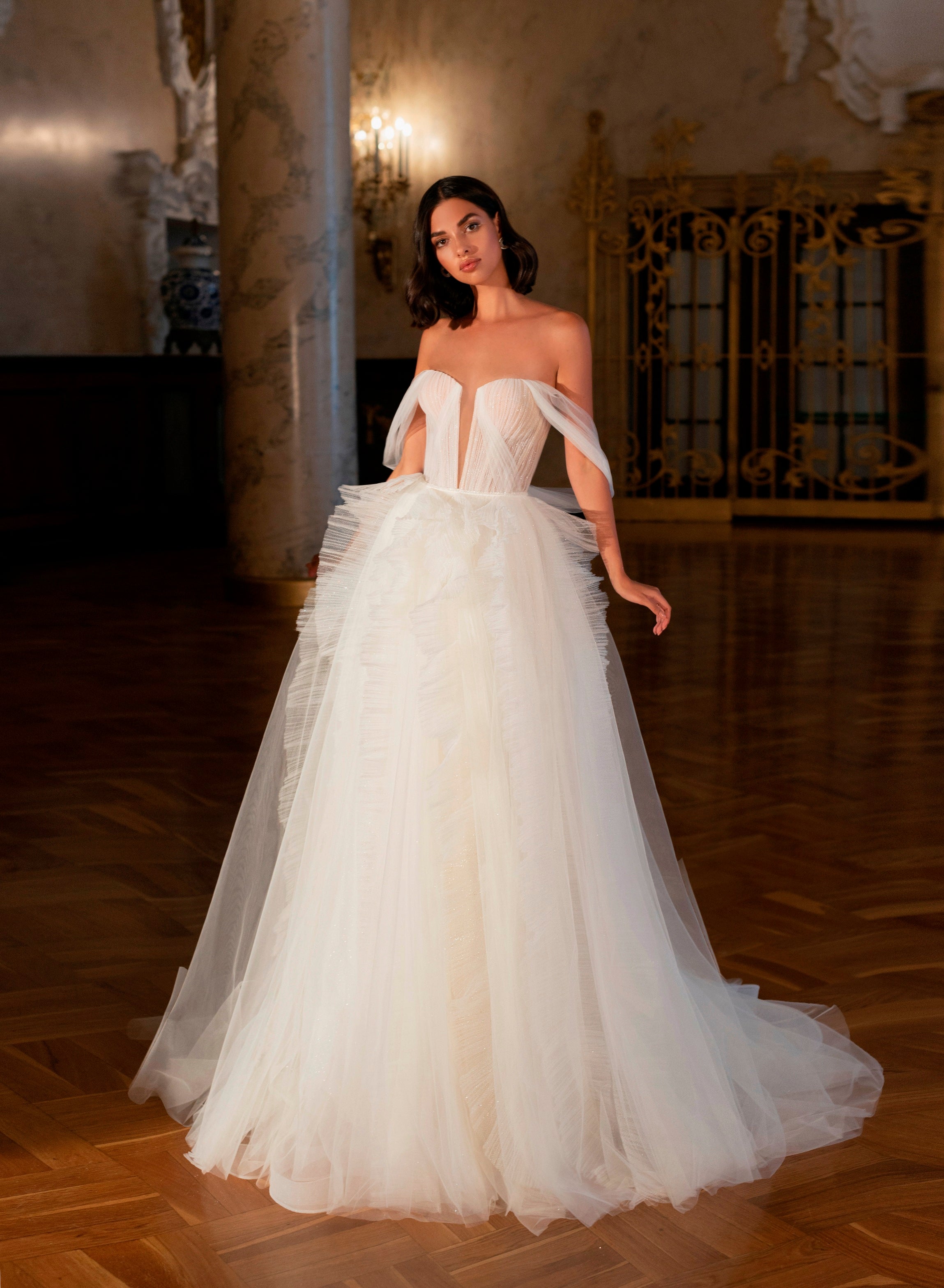 Off-the-shoulder Tulle Princess Bridal Ball Gown – HAREM's Brides